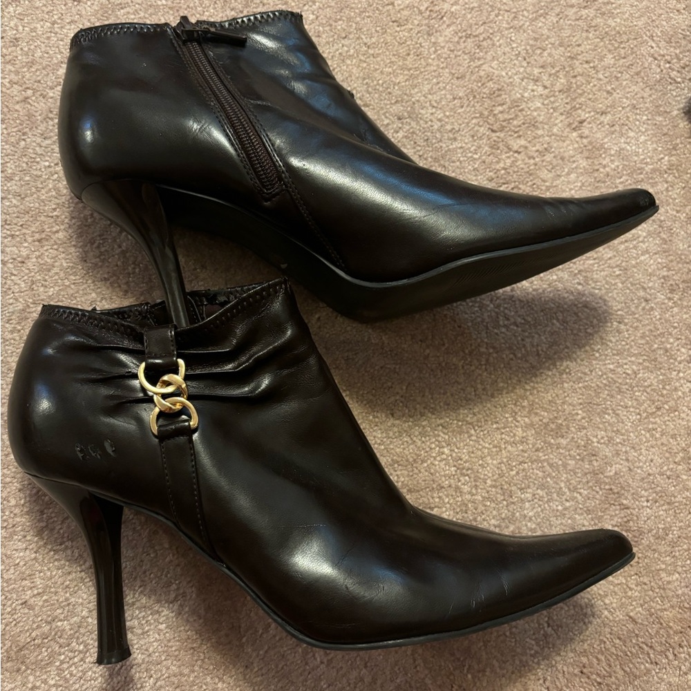 Black heeled boots